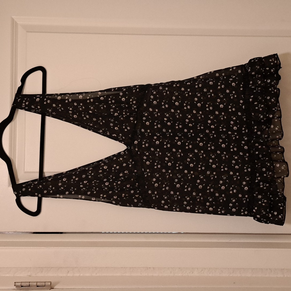 🍁NWT Hauty Floral sheer tank